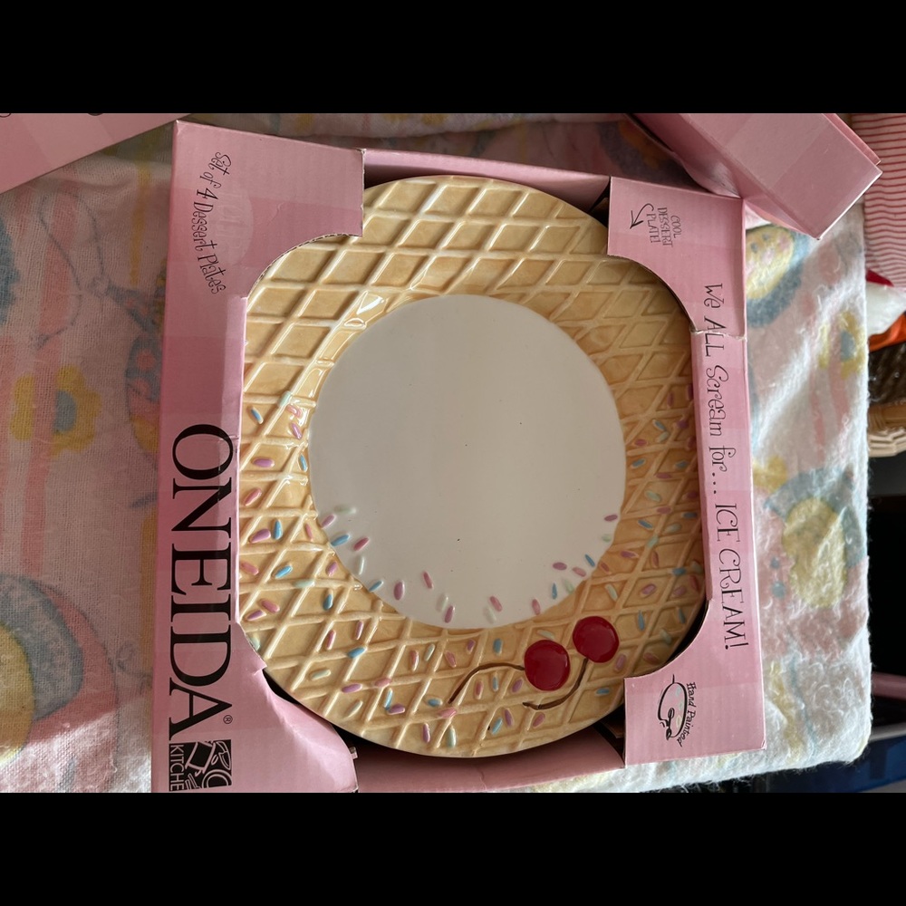 NIB Summer Fun Oneida Round Dessert Plates with Sprinkle’s and cherries side